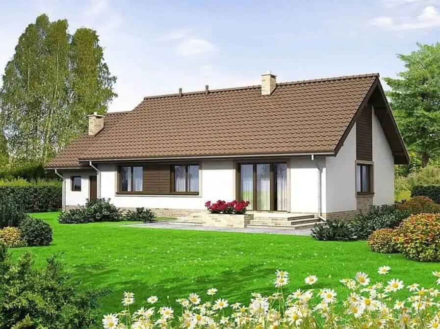 Ngôi nhà mái ngói nâu trên nền cỏ xanh, bao quanh bởi cây xanh và hoa dại rực rỡ, bầu trời trong xanh.