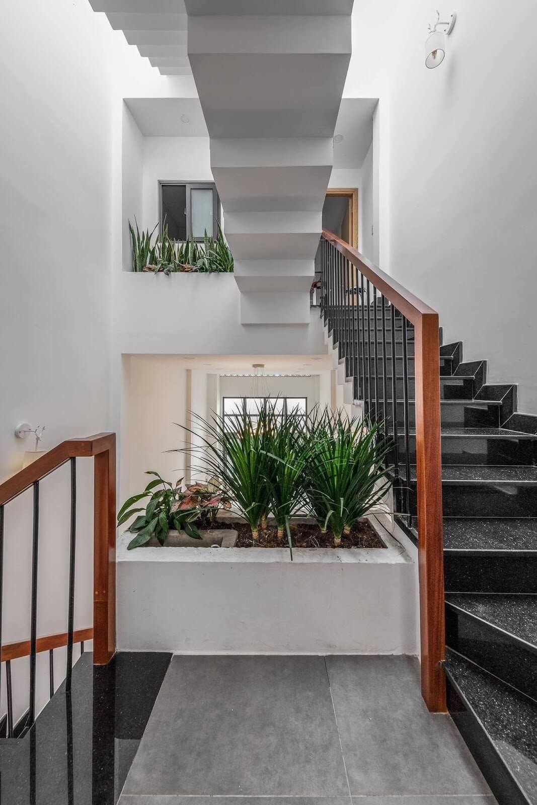 mau-nha-lech-tang-cua-gia-chu-thich-mau-trang-1 Mẫu nhà lệch tầng của gia chủ thích màu trắng