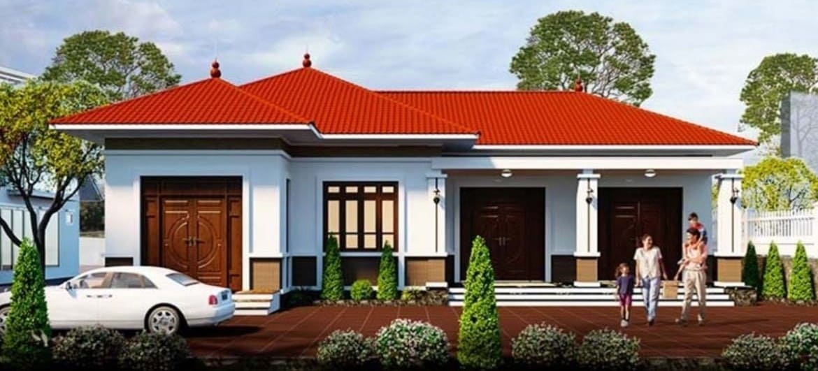 Nhà một tầng với mái ngói đỏ, trước sân có ô tô trắng và gia đình đang đi bộ, cây xanh bao quanh.
