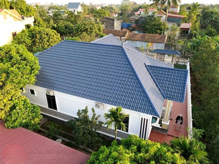 Nhà mái ngói hiện đại