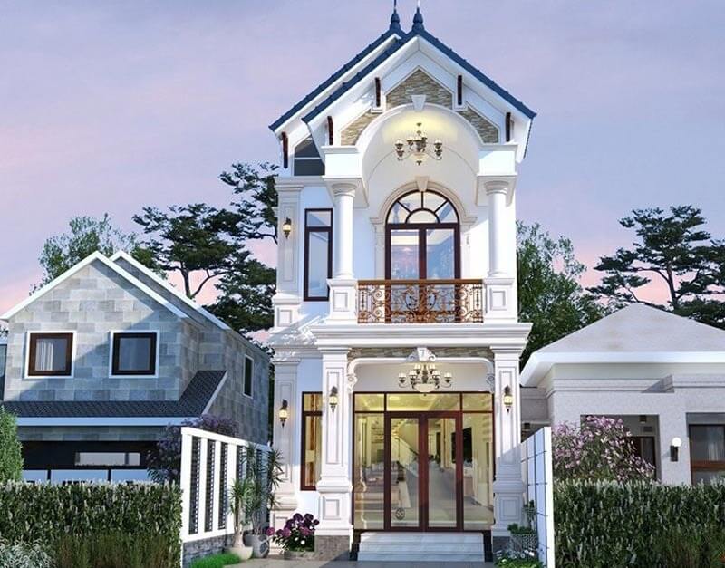 Nhà mái Thái hai tầng sang trọng, màu trắng, nền trời xanh, thiết kế cổ điển, cảnh quan cây xanh xung quanh.