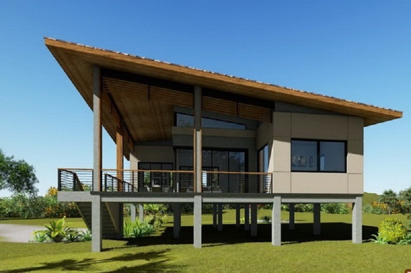 Nhà sàn hiện đại với mái dốc và cửa kính, nằm giữa thiên nhiên xanh mát, thiết kế gọn gàng và thân thiện.