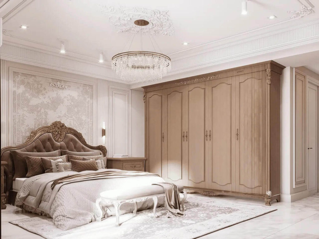 Phòng ngủ phong cách tân cổ điển với giường lớn, tủ gỗ, đèn chùm sang trọng và trang trí công phu.