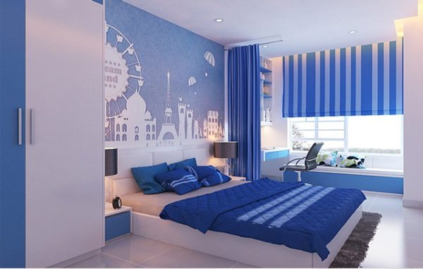 Phòng ngủ hiện đại với thiết kế màu xanh dương và hình ảnh trang trí thành phố, giường lớn và bàn làm việc.