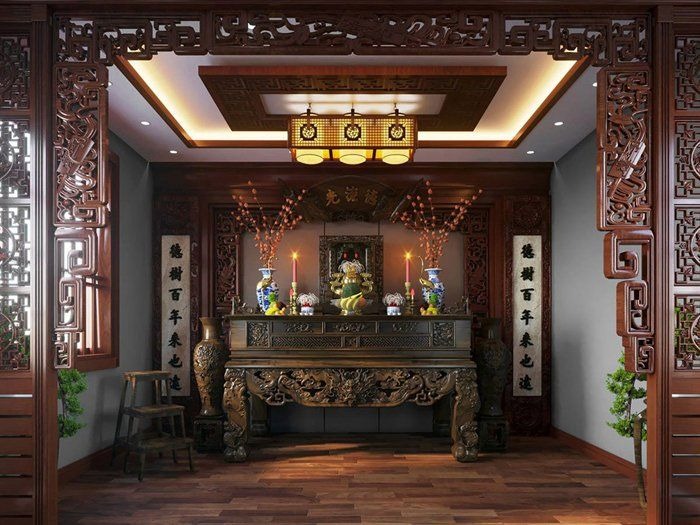 Phòng thờ truyền thống, bàn thờ gỗ chạm trổ, trang trí hoa, nến và hoành phi câu đối, ánh sáng ấm áp.