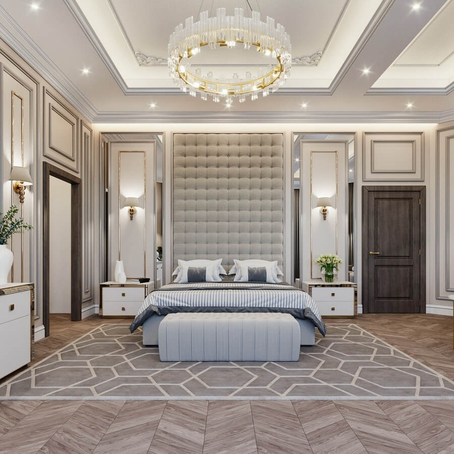 Phòng ngủ sang trọng với giường lớn, đèn chùm pha lê và trang trí nội thất tinh tế.