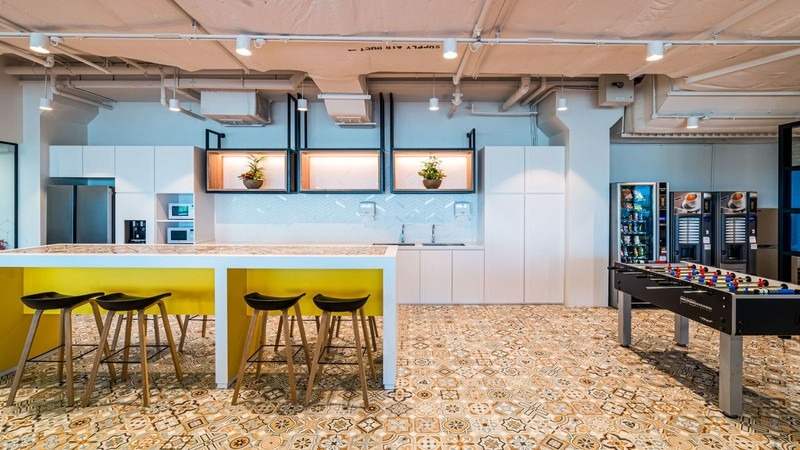 Mẫu thiết kế phòng pantry tối giản có chỗ chơi game