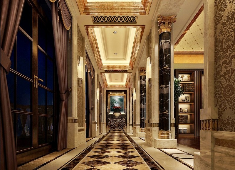 Hành lang sang trọng với cột đá cẩm thạch và trần đèn chiếu sáng vàng. Nội thất tinh tế, quý phái.