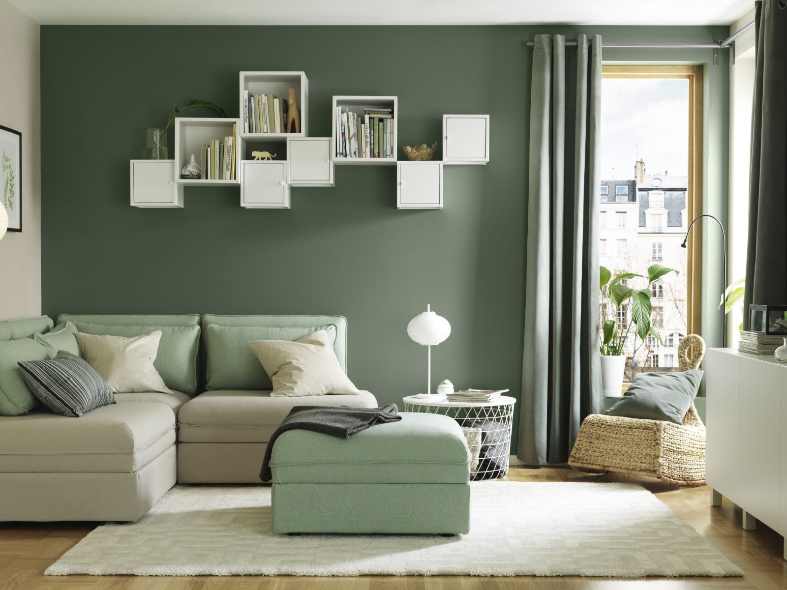 mau-xanh-cung-thuong-duoc-bat-gap-trong-noi-that-phong-khach-menh-hoa Màu xanh cũng thường được bắt gặp trong nội thất phòng khách mệnh Hỏa