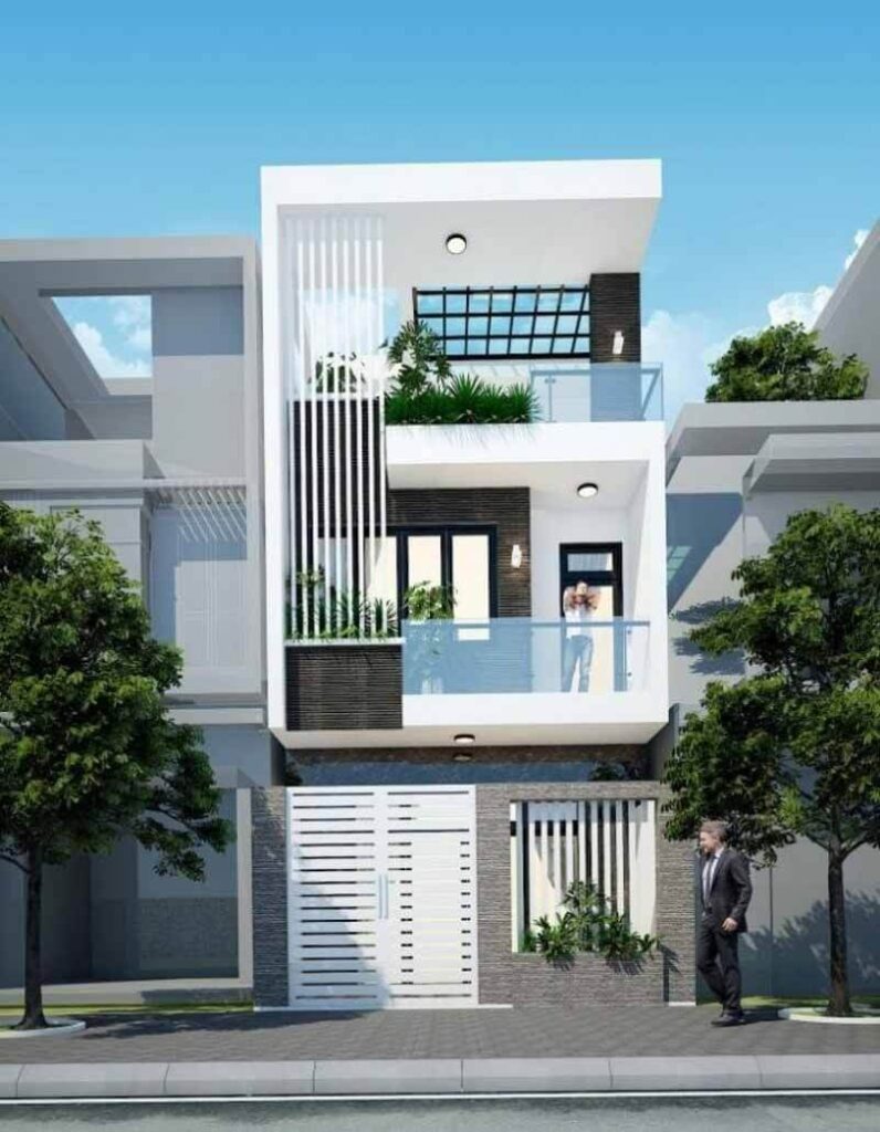 Nhà phố hiện đại ba tầng với ban công kính và cây xanh, nam giới đi bộ trên vỉa hè.