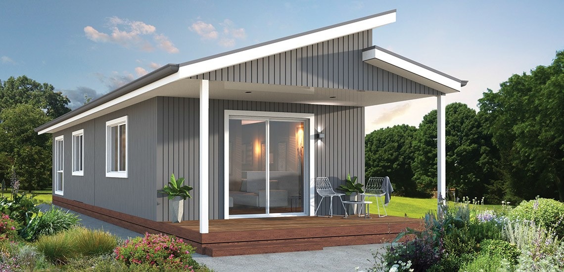 Nhà cấp 4 hiện đại với mái hiên rộng, tường xám trắng, sân vườn thoáng đãng và ghế ngồi ngoài trời.