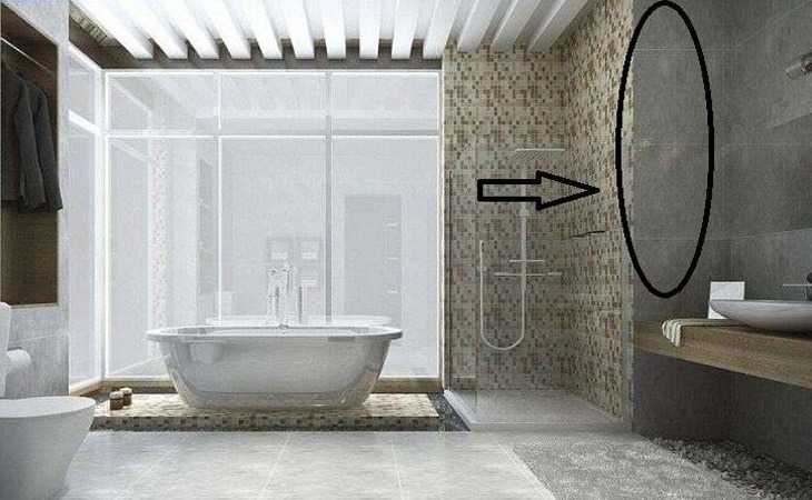 Phòng tắm hiện đại với bồn tắm sang trọng và vòi sen, có gạch trang trí tường và ánh sáng tự nhiên.