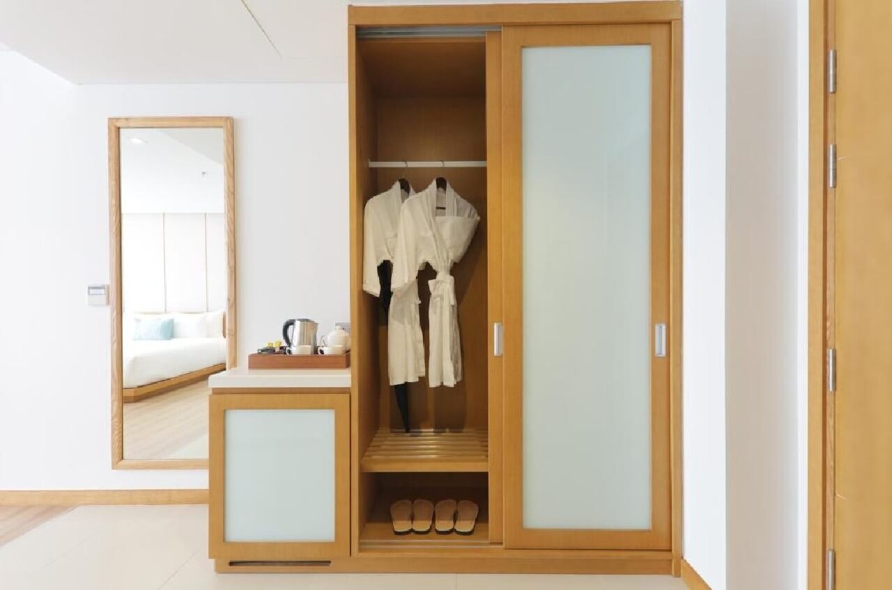 noi-that-phong-ngu-homestay-gom-tu-quan-ao-2-canh nội thất phòng ngủ homestay gồm tủ quần áo 2 cánh