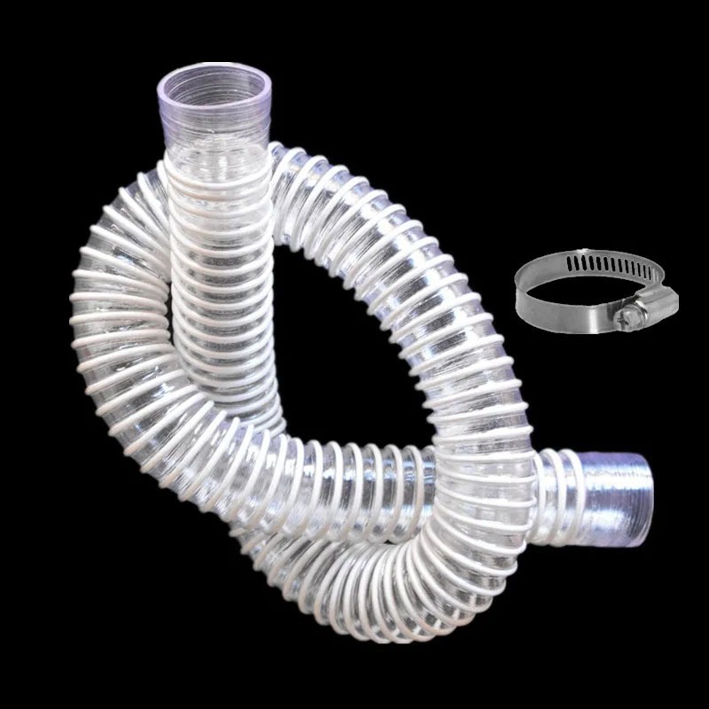 ong-thoat-lavabo-32mm Ống nhựa trong suốt xoắn ốc và đai siết inox trên nền đen, dùng cho hệ thống ống công nghiệp.