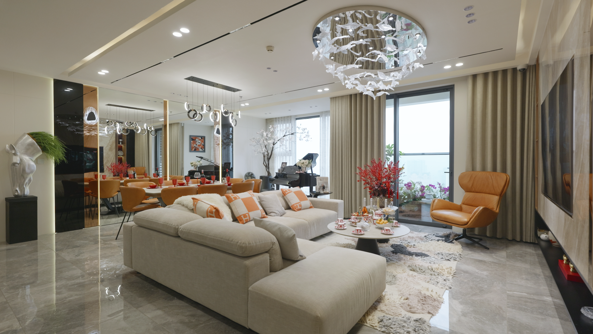 p1087682-00_01_30_19-still005-1