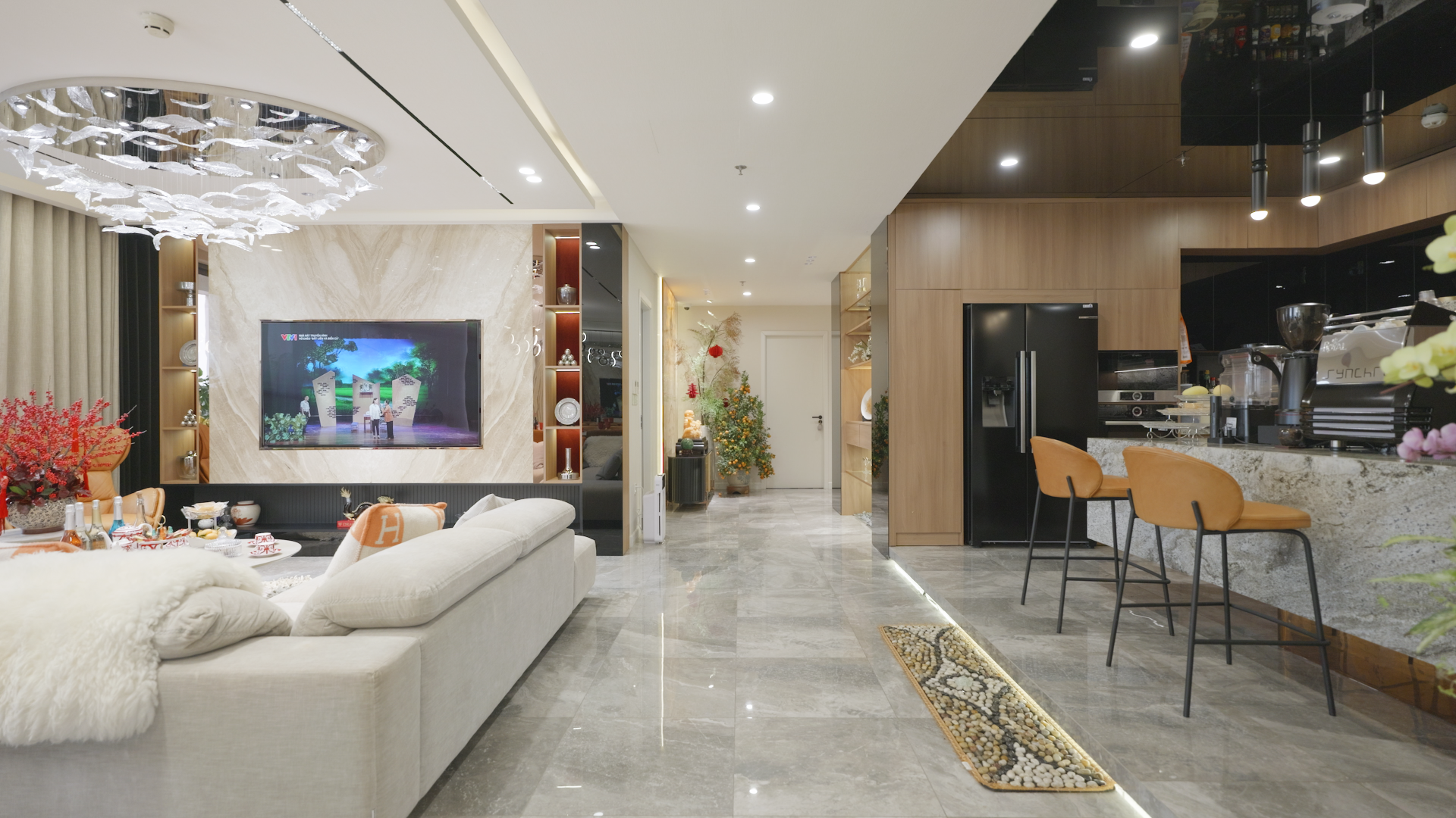 p1087682-00_02_59_22-still020