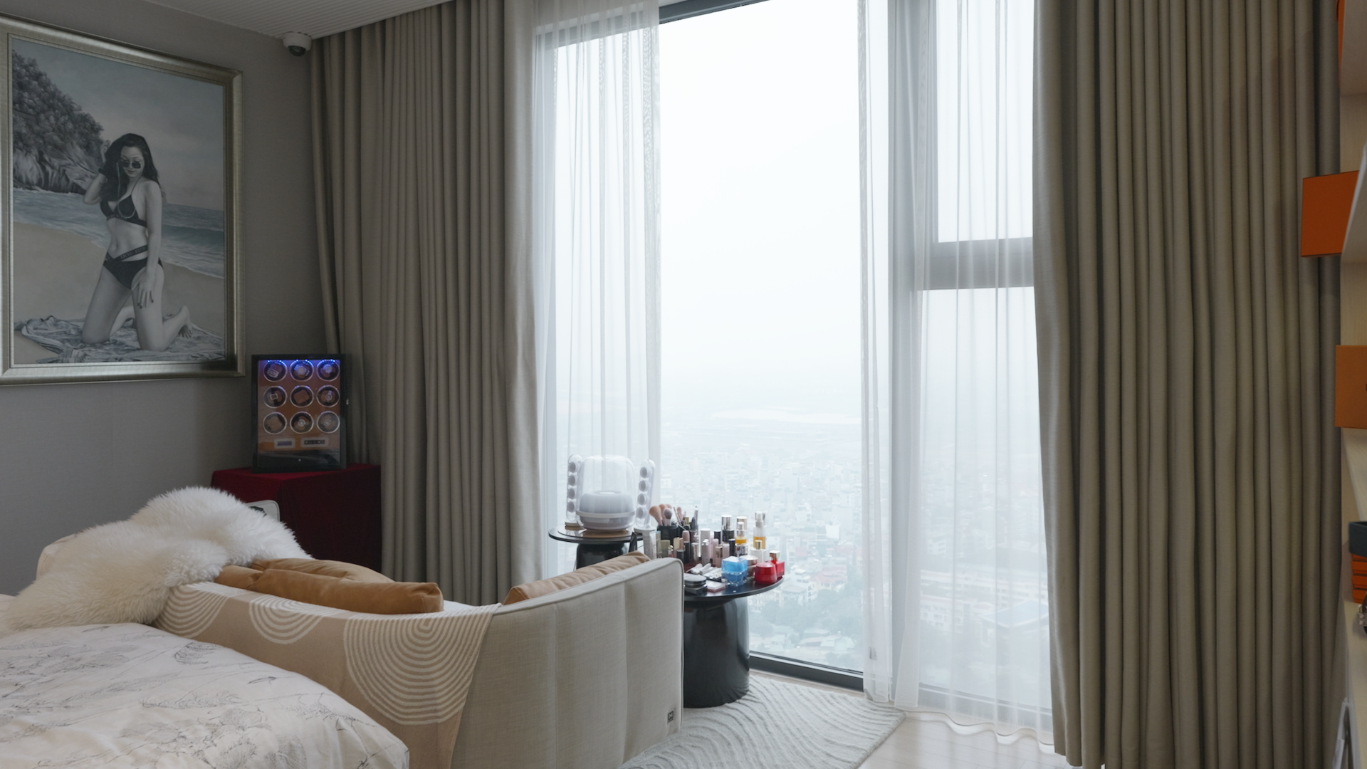 p1087682-00_09_14_29-still057