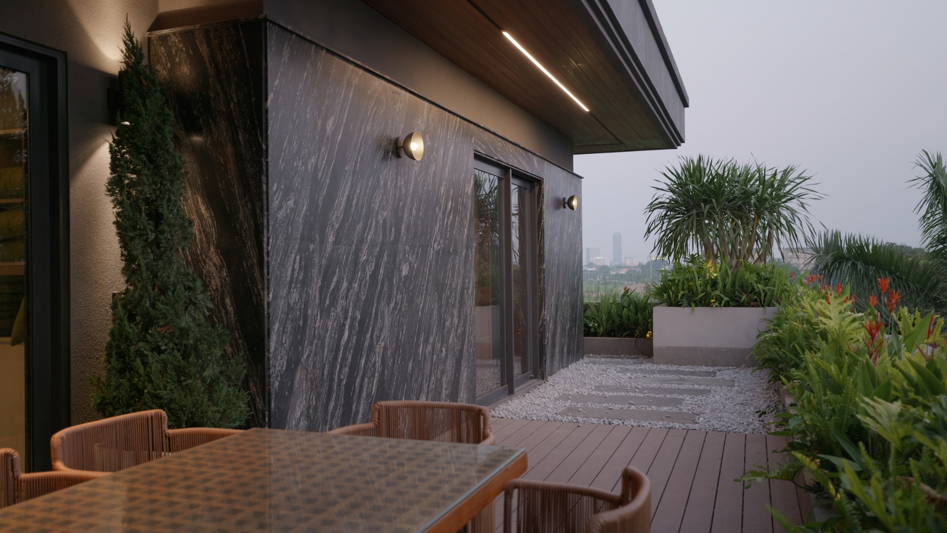 p1089945-mov-04_35_20_24-still001-1