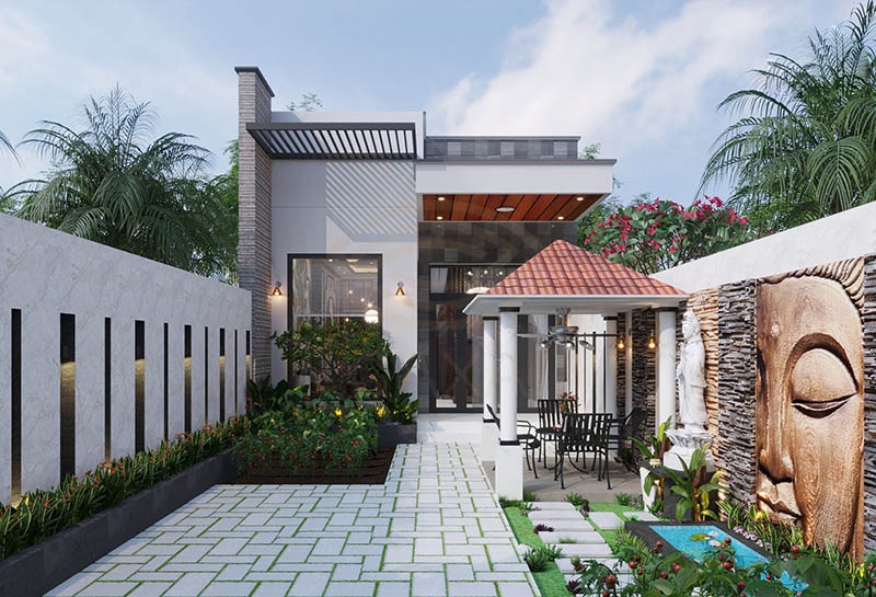 Nhà vườn hiện đại, có sân trước và tượng Phật gỗ trên tường, bao quanh bởi cây xanh.