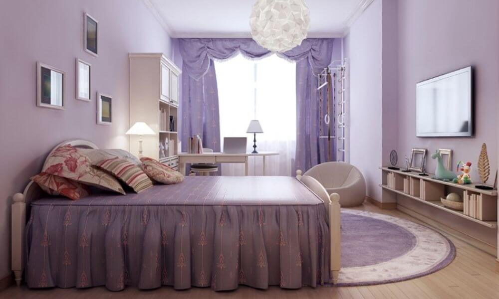 Phòng ngủ màu tím lãng mạn với giường lớn, bàn làm việc và trang trí hiện đại.