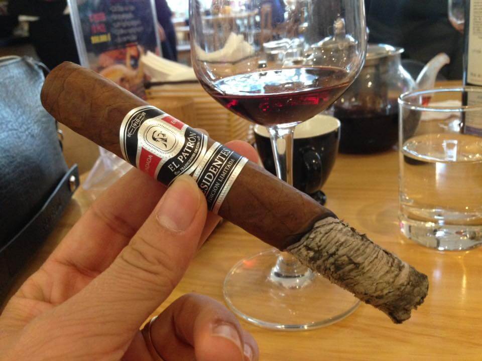 phuong-phap-dap-xi-ga-dung-cach Phương pháp dập xì gà đúng cách