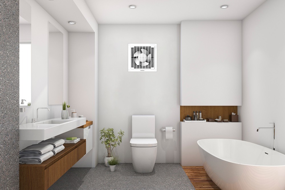 Phòng tắm hiện đại với bồn tắm, bồn rửa, và hệ thống thông gió trên tường, tạo không gian thoải mái và thanh lịch.