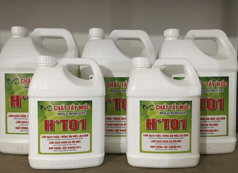 Bình chất tẩy mốc H+T01 dùng để làm sạch trần, tường ẩm mốc và khử trùng, diệt khuẩn.