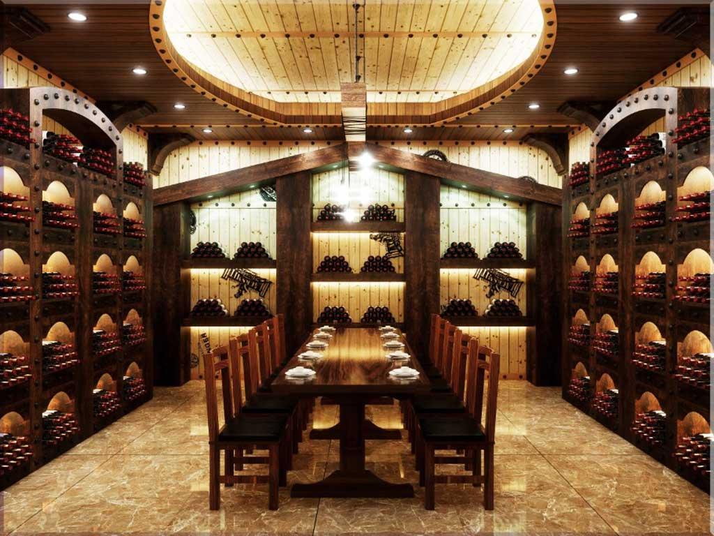 Hầm rượu vang sang trọng với bàn ăn dài, giá rượu gỗ tối và ánh sáng ấm cúng.