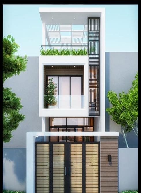 Nhà phố hiện đại với ban công cây xanh, cửa kính lớn và cổng trước bằng gỗ.