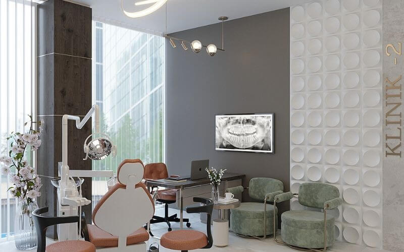 Phòng khám nha khoa hiện đại với ghế điều trị, bàn làm việc và tranh X-quang răng trên tường.