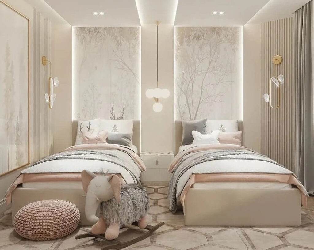 Phòng ngủ trẻ em với giường đôi, trang trí màu hồng và xám nhạt, cùng thú nhún hình voi.