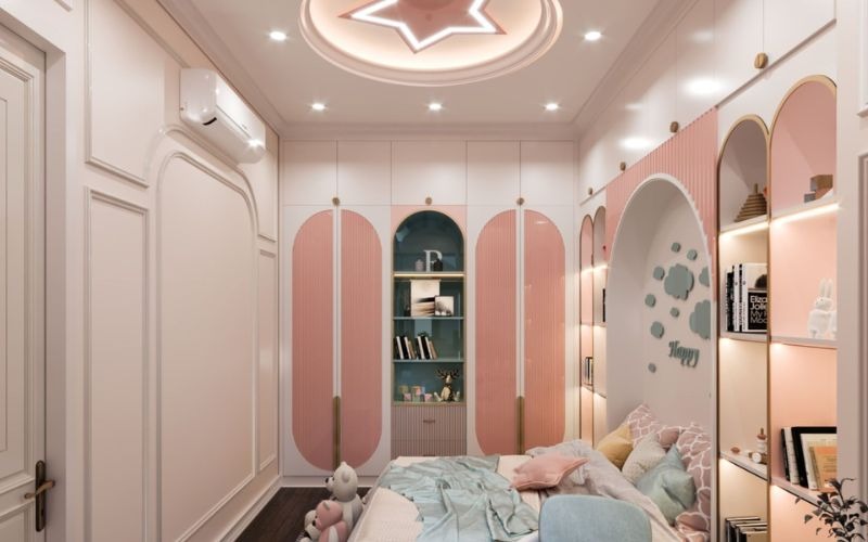 Phòng ngủ trẻ em dễ thương với tông màu hồng và trắng, trang trí hình ngôi sao trên trần.