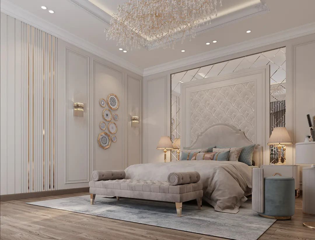 Phòng ngủ sang trọng với giường lớn, đèn chùm ánh vàng và trang trí tường nghệ thuật độc đáo.