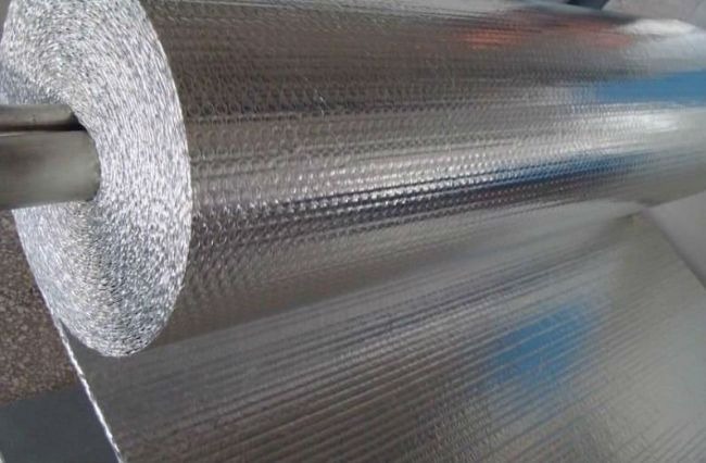 tui-khi-cach-am Cuộn cách nhiệt nhôm bạc, giải pháp chống nóng hiệu quả cho nhà ở và công trình xây dựng.