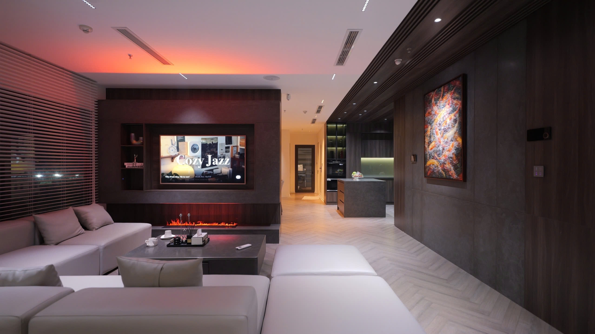 ux6ks0iedy973g5pwbo4 Phòng khách hiện đại với sofa trắng, TV lớn phát Cozy Jazz, ánh sáng ấm áp và trang trí nghệ thuật nổi bật.