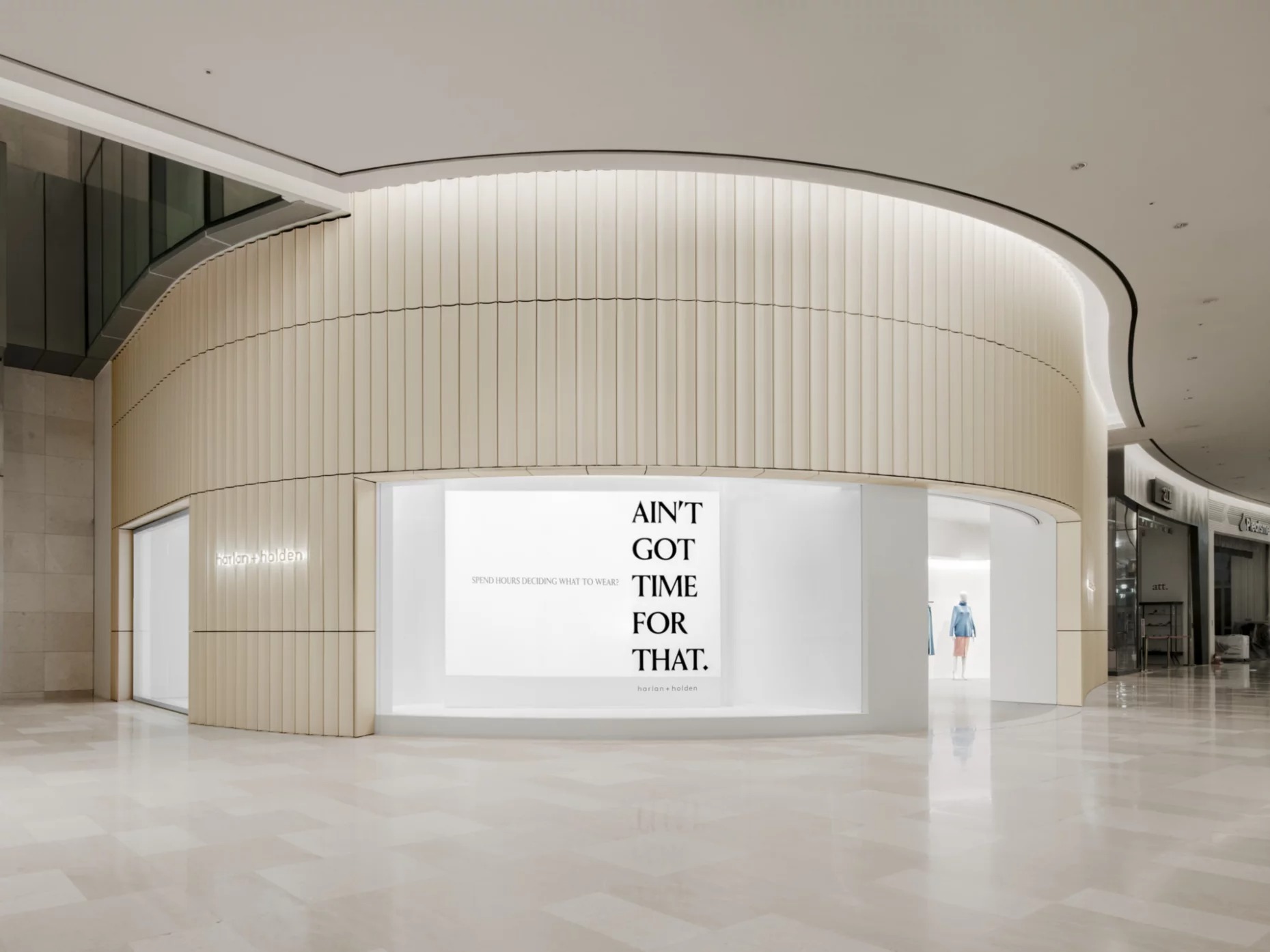 Mặt tiền cửa hàng hiện đại với bảng hiệu Ain't got time for that và nội thất sáng, sang trọng.