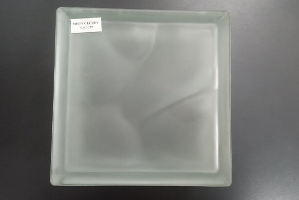 Khối kính mờ màu xám nhạt trên nền đen, nhãn Misty Cloudy YC-A009.