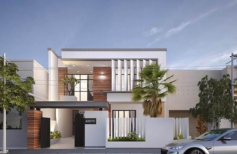 Nhà hiện đại màu trắng với gỗ, cây cọ lớn trước cổng, ô tô đỗ bên phải, bầu trời trong xanh.