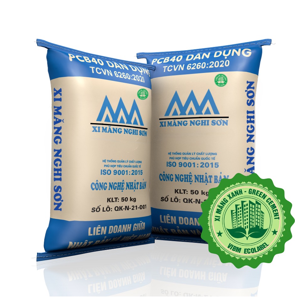 Hai bao xi măng Nghi Sơn PCB40, chứng nhận ISO 9001:2015, nhãn VIBM EcoLabel xanh.