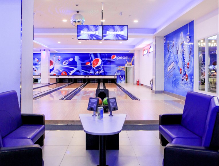 Khu vực vui chơi bowling tại Times City hiện đại. Ảnh: Vinpearl
