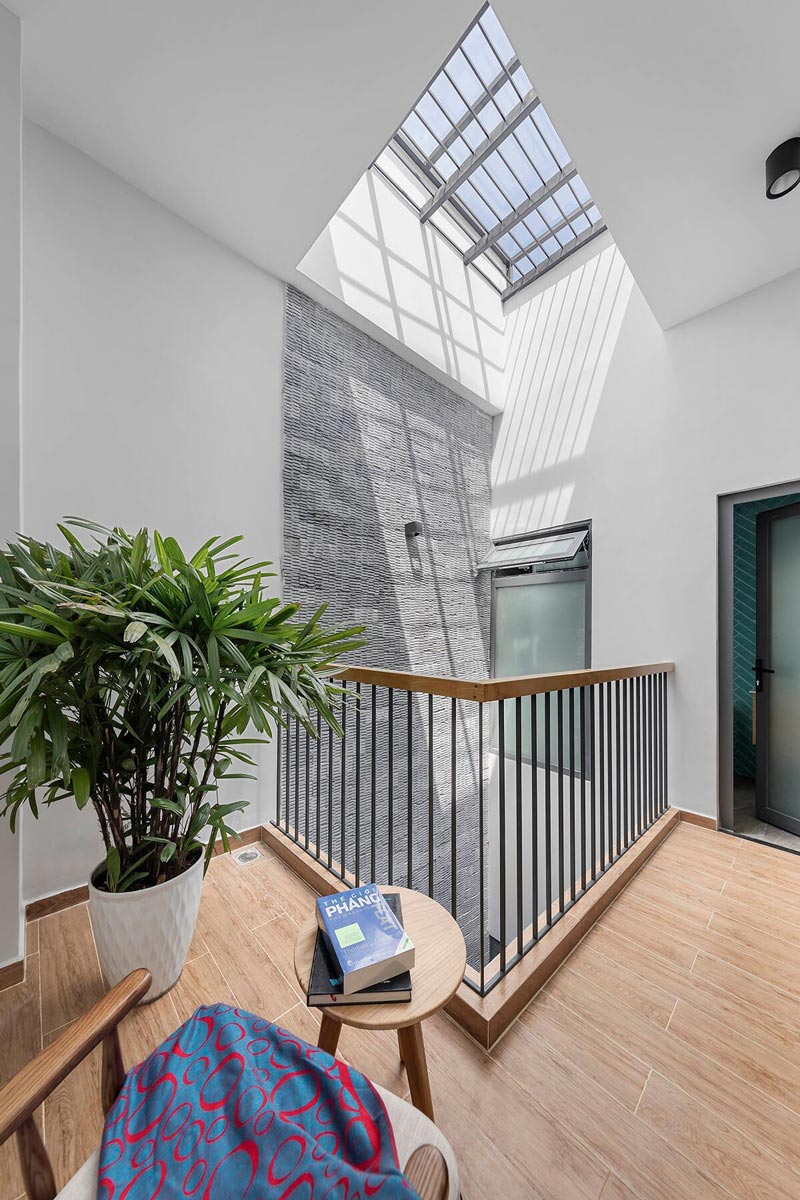 gieng-troi-nha-ong-2 Vì sao nhiều người lại thích đặt giếng trời cuối nhà ống