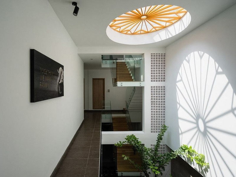 gieng-troi-nha-ong-6 Giếng trời mái che 1