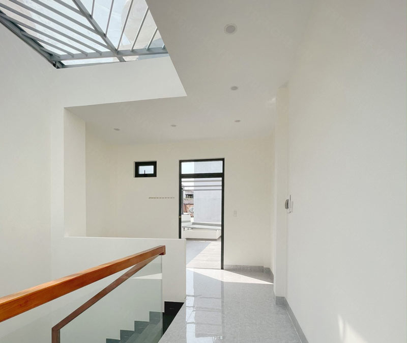 gieng-troi-nha-ong-7 Giếng trời mái che 2