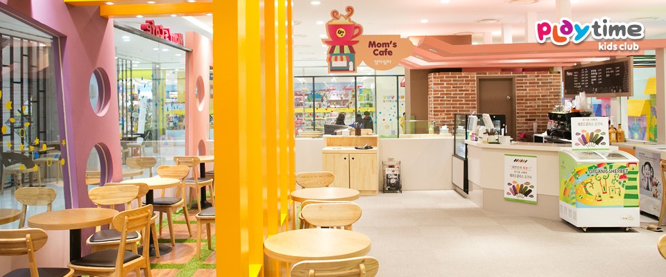 Trẻ em vui chơi tại khu giải trí Play Time