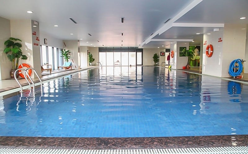 Bể bơi Rainbow Văn Quán Hà Đông rộng rãi, sang trọng