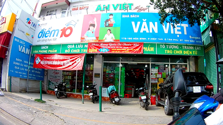 nha sach van viet gan chung cu tan phu idico