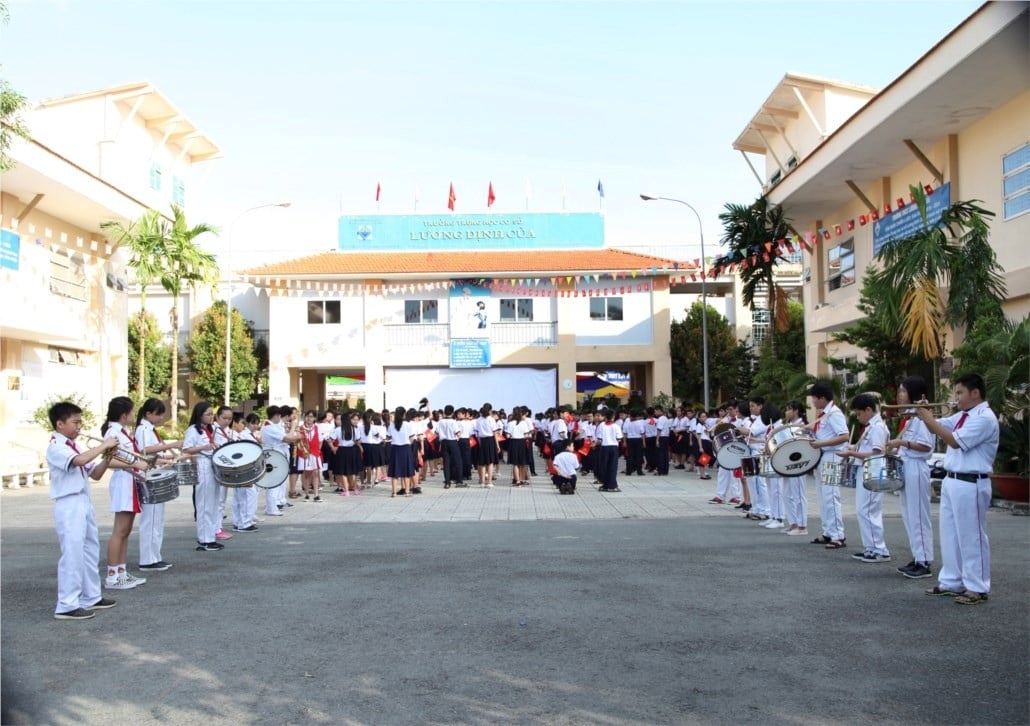 Buổi lễ khai giảng năm học mới tại trường THCS Lương Định Của