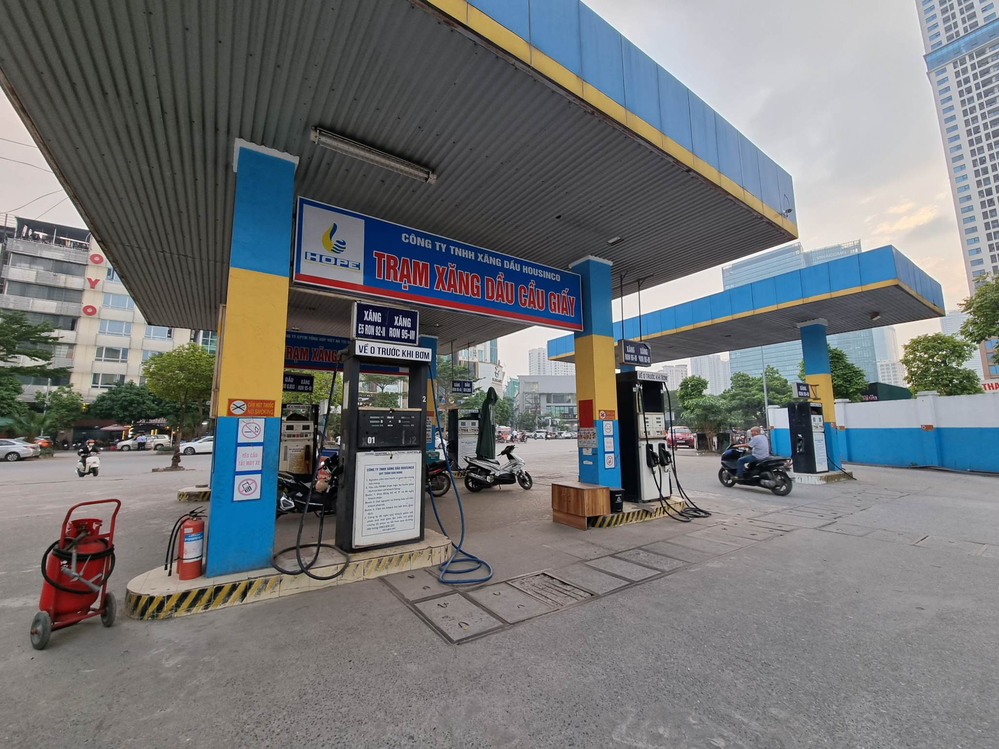 Trạm xăng HOPE gần chung cư A14 Nam Trung Yên