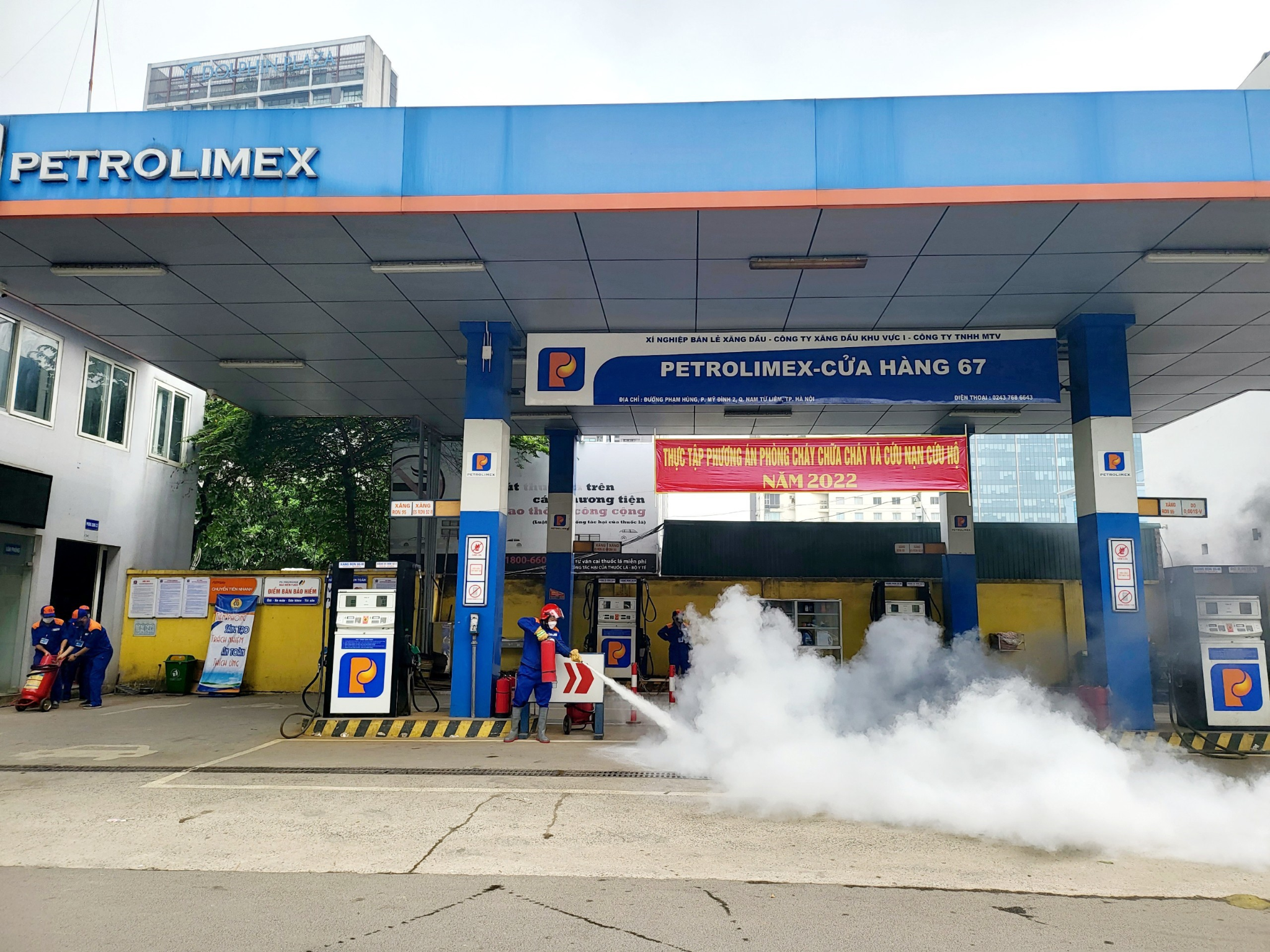 Trạm xăng Petrolimex số 67 gần chung cư A14 Nam Trung Yên