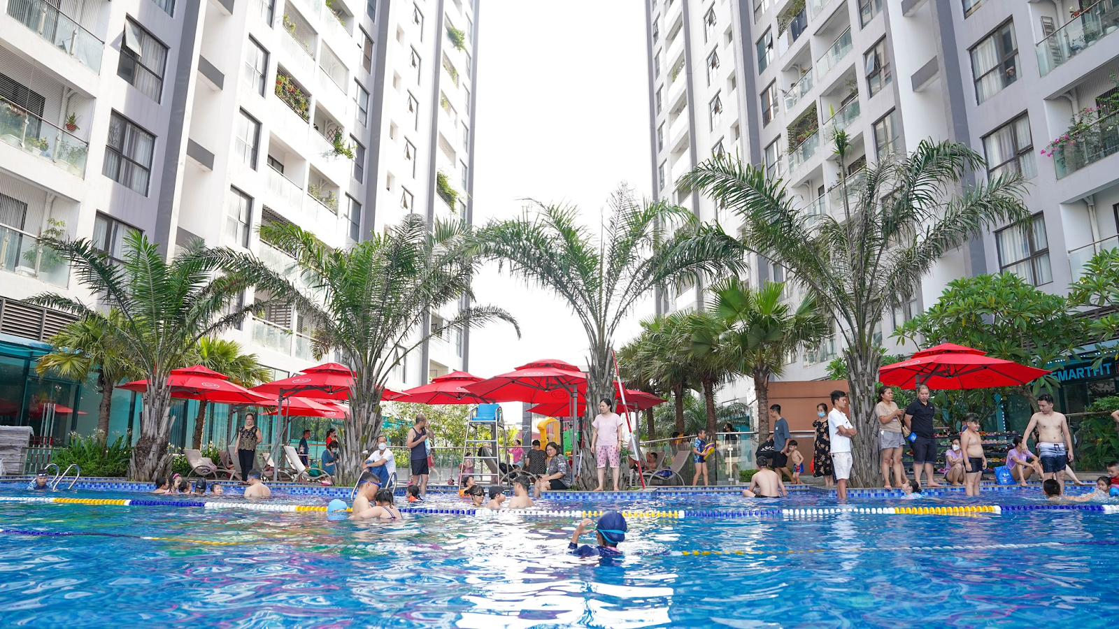 Bể bơi tại tầng 3 của dự án Green Pearl là một trong những tiện ích nổi bật
